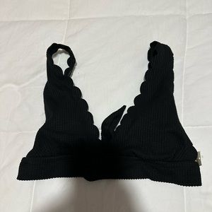 waffle pattern w tie in back, adjustable straps